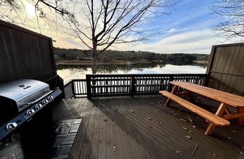 Wedowee Apartment | Lakefront Villa 4/Dock Access