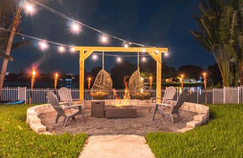 North Miami Beach Villa | Lakefront Villa and Paddle Board TGH