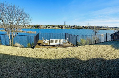 Tarrant County House | Lakefront Villa
