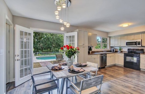 Orient Park House | Lakefront Villa with Heated pool and Spa