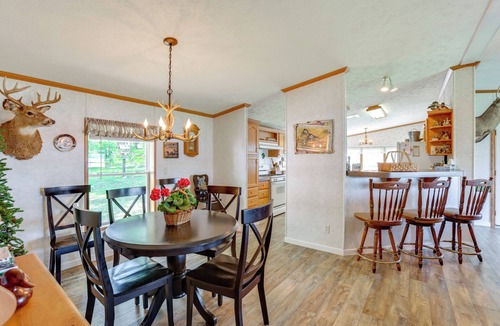 Fountain Cabin | Lakefront w/Beach Access: Deck, Dock & Grill!