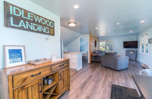 Niobe House | Lakefront w Dock-Pets OK-Amazing Views-Large Deck