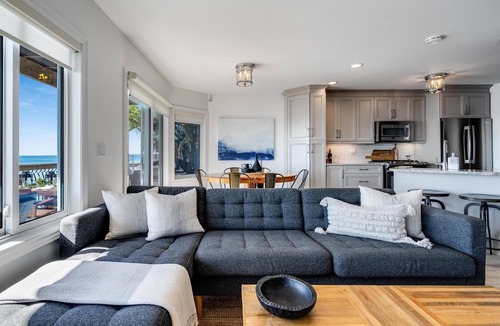 Leamington Cottage | Lakefront w/Hot Tub + Private Beach | Near Point Pelee