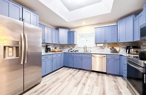 Bella Vista House | Lakefront w/Hot Tub/Dock/2 Min to OZ Trails Bike Park/Backyard Trail Access