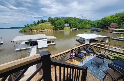 Climax Springs House | Lakefront w/Views, Kayak & Private Dock