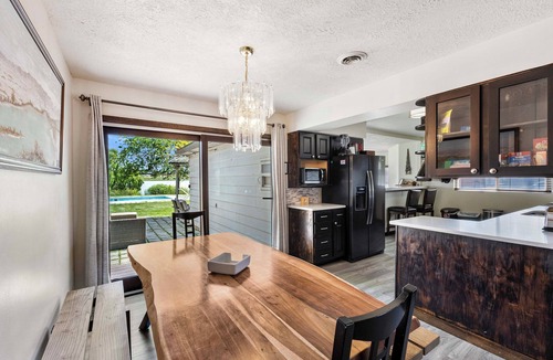 Moses Lake House | Lakefront Washington Home w/Private Pool & Sauna