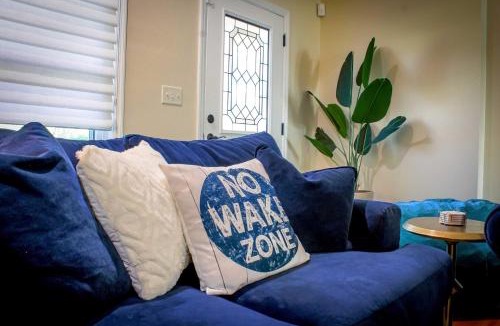 Winter Haven House | Lakefront Winter Haven Retreat: Hot Tub & Patio!