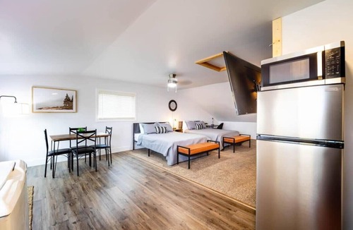 Mayfield Apartment | Lakefront with balcony and beach access