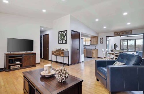 Long Pond House | Lakefront with Hot Tub! Mins2 Camelback Ski Resort