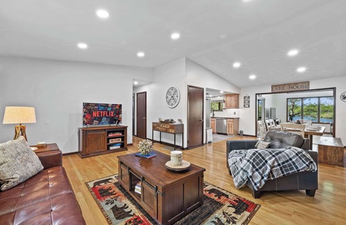 Long Pond House | Lakefront with Hot Tub! Mins2 Camelback Ski Resort