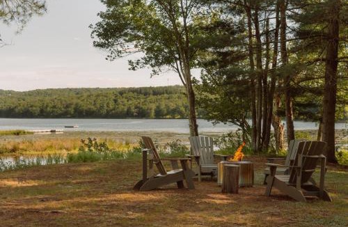 Jeffersonville House | Lakefront with Private Dock & Canoe Kenoza Den