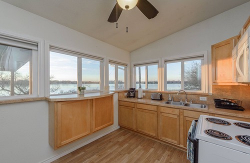 Frisco House | Lakehouse Bungalow-Frisco Location