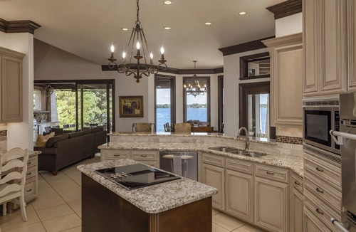 Athens House | Lakehouse Escape | Hot Tub & Fireside Views
