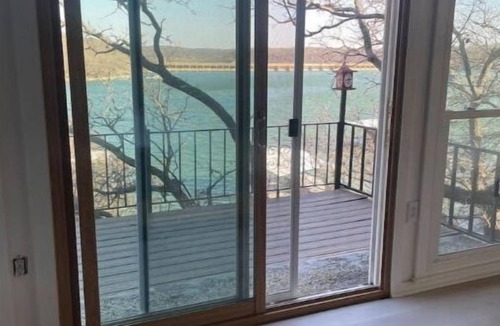 Cisco House | Lakehouse front property swim off pier!