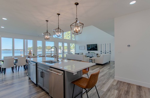 Carolyn Estates House | Lakehouse Getaway! Perfect For Boating Swimming Fishing Kayaking