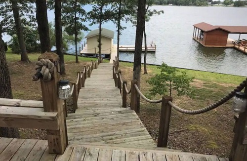 Dogwood House | Lakehouse Getaway!