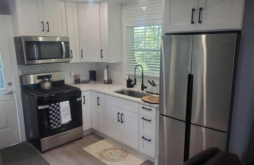 Solon Mills Cottage | Lakehouse Getaway