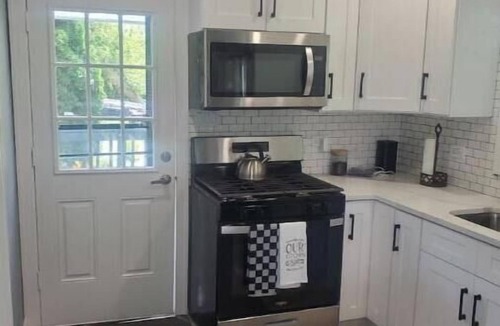 Solon Mills Cottage | Lakehouse Getaway