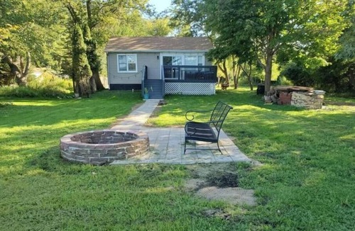 Solon Mills Cottage | Lakehouse Getaway