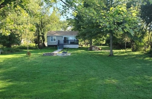 Solon Mills Cottage | Lakehouse Getaway
