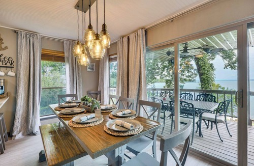 West Livingston House | Lakehouse: Hot Tub, Waterslide, Game Room & Kayaks