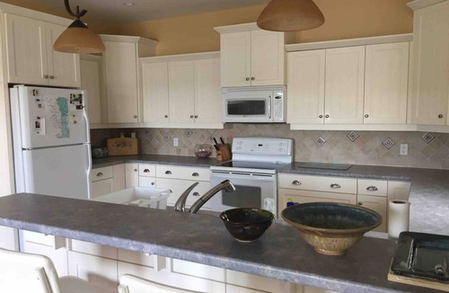 South Bruce Peninsula Cottage | Lakehouse in Beautiful Oliphant-Spectacular Views!nn