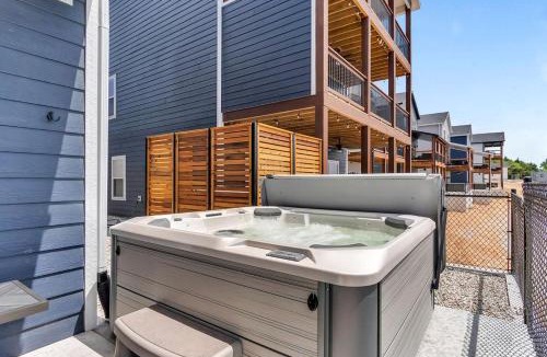 Branson House | Lakehouse Lodge