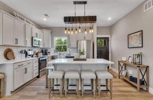 Branson House | Lakehouse Lodge