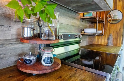 Gravenhurst Apartment | Lakehouse Loft with Roof Terrace & Wood Cedar Spa