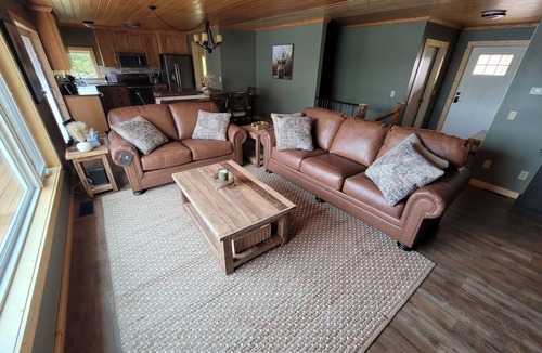 Christmas House | Lakehouse near Pictured Rocks, with Hot Tub, walking distance to Casino & Bars!