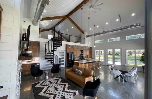 Mount Pleasant House | Lakehouse on Lake Bob Sandlin