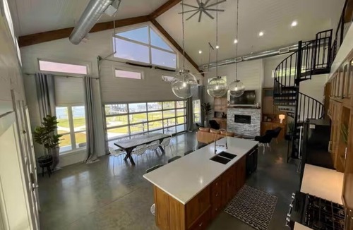 Mount Pleasant House | Lakehouse on Lake Bob Sandlin