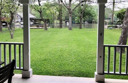 Green Park House | Lakehouse on Lake Austin! Gorgeous Views! NEW hot/cold tub on patio deck!