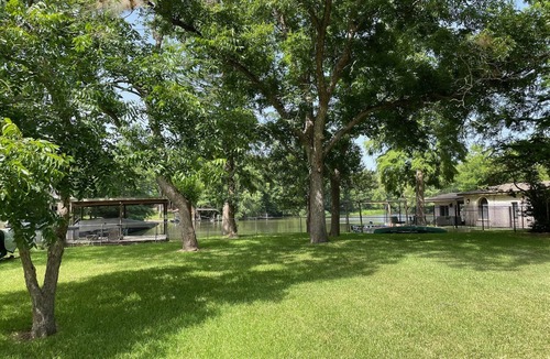 Green Park House | Lakehouse on Lake Austin! Gorgeous Views! NEW hot/cold tub on patio deck!