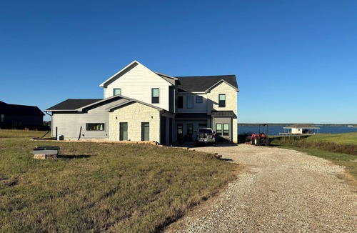 Groesbeck House | Lakehouse on Lake Limestone in Groesbeck, TX with 5 bedrooms & 2 offices