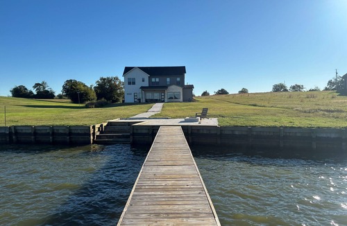 Groesbeck House | Lakehouse on Lake Limestone in Groesbeck, TX with 5 bedrooms & 2 offices
