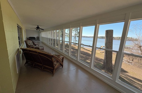 Clarksville House | Lakehouse on the water with amazing view and private dock