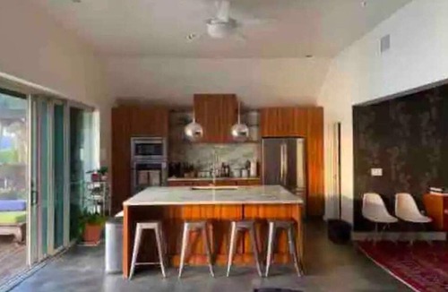 Tarpon Springs House | LAKEHOUSE RETREAT with pool & spa