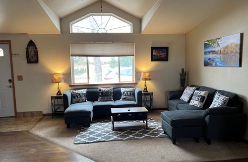 Whitetail House | Lakehouse retreat walking distance to fishing, beach, ice cream and restaurant