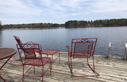 Hawkins Cottage | Lakehouse, Sleeps 6, Private Dock, Infinity Beach Pit, 2 Kayaks!