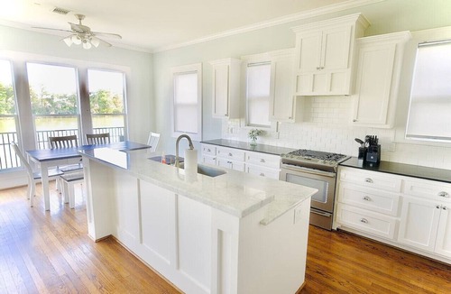 El Lago House | Lakehouse with Hot Tub and Beautiful Water Views!