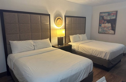 Westlake Corner Hotel | Lakeinn