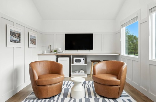 Lakeville Hotel | Lakelyn Lodge