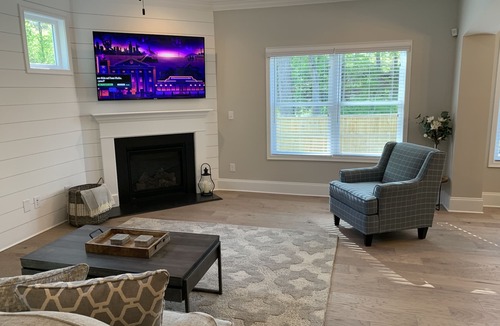 Acworth House | LakePoint Basecamp 4BR — Promo Rates Applied