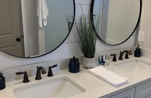 Acworth House | LakePoint Basecamp 4BR — Promo Rates Applied
