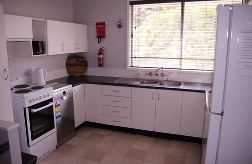 Nords Wharf Cottage | Lakes Edge Cottage - Self Contained