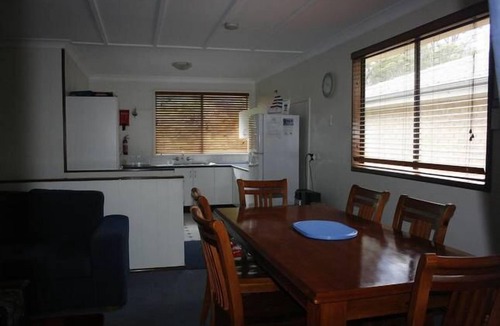 Nords Wharf Cottage | Lakes Edge Cottage - Self Contained