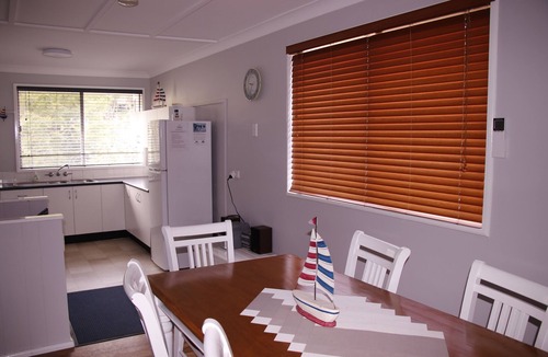 Nords Wharf Cottage | Lakes Edge Cottage - Self Contained