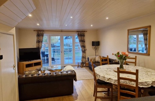 South Cerney Cabin | Lake’s End Lodge.