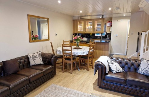South Cerney Cabin | Lake’s End Lodge.